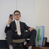 眼鏡帥哥條紋絲襪